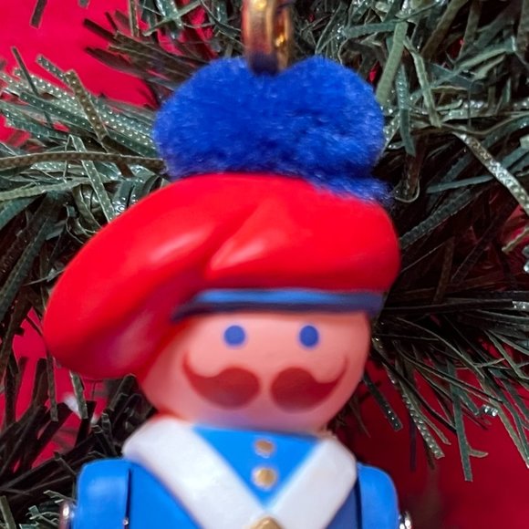 Scottish Highlander Clothespin Soldier Hallmark Ornament - Picture 2 of 6